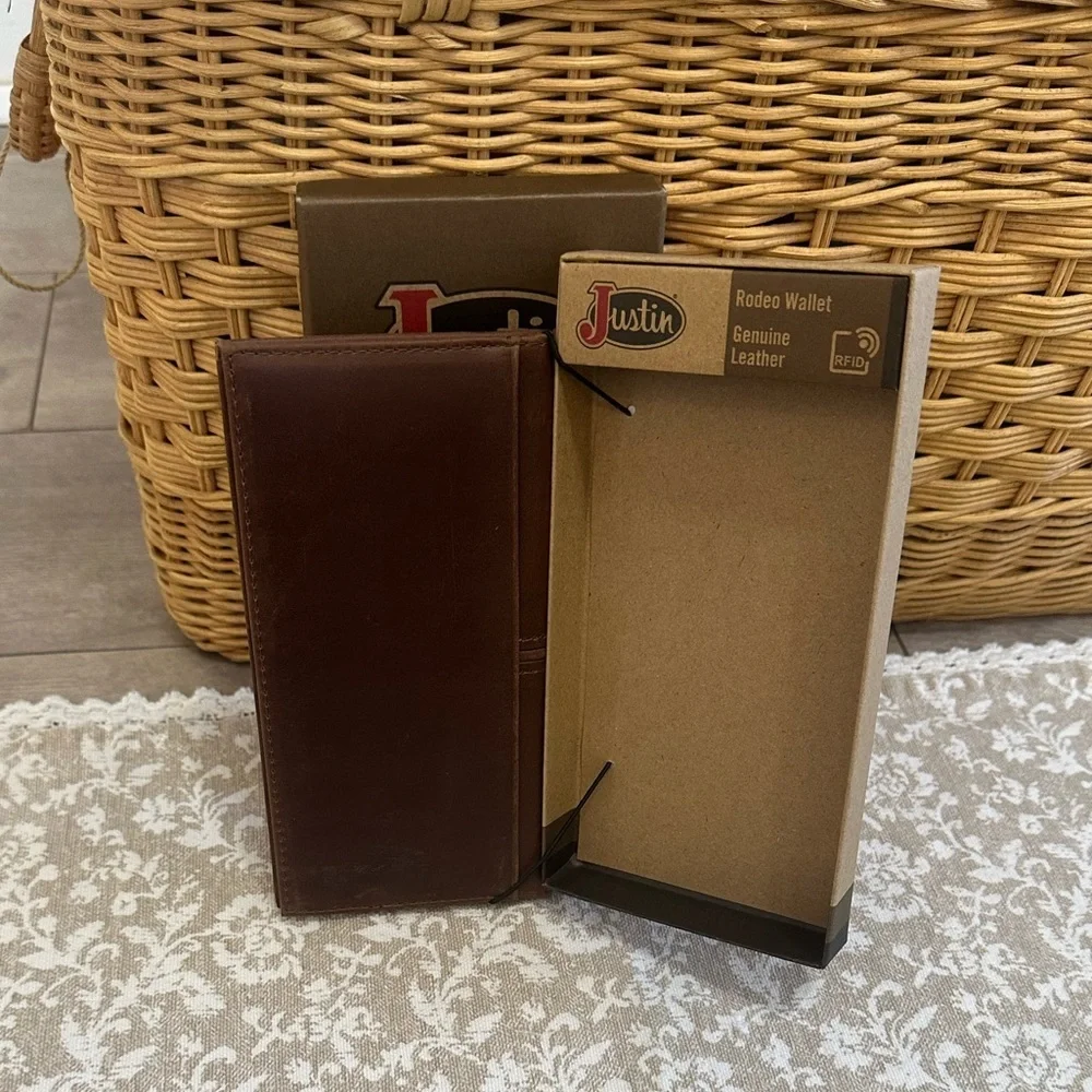 New Justin Boots Men’s Rodeo Wallet Genuine Leather RFID Card Slots New In Box
